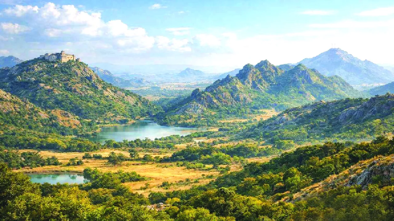 image of Aravallis mountains